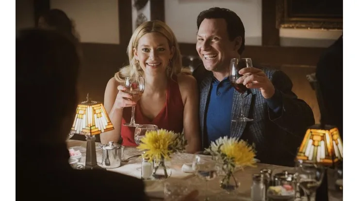 Amanda Peet y Christian Slatter en Dirty John 2