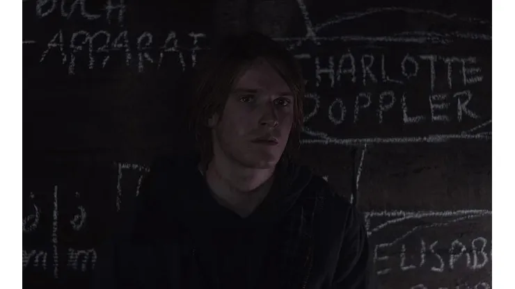 Louis Hofmann en Dark