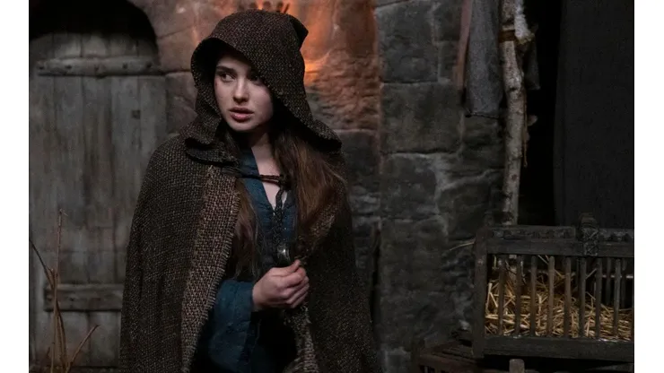 Katherine Langford en Maldita