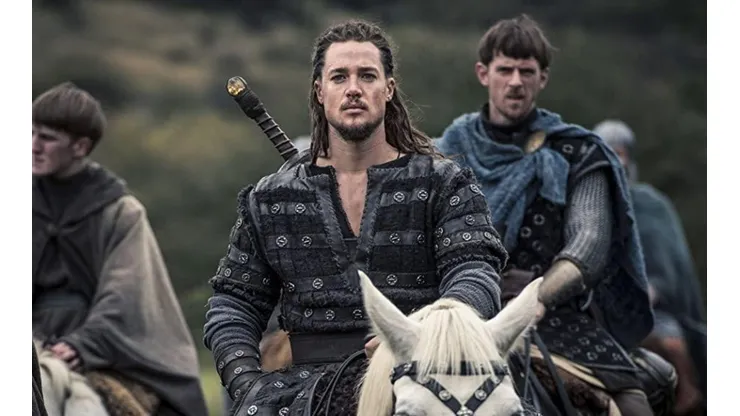 James Northcote, Alexander Dreymon, and Ewan Mitchell en The Last Kingdom