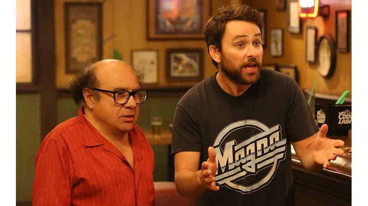 Danny De Vito y Charlie Day en IASIP