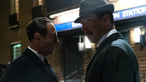 Beneddict Cumberbatch y Keith Madden en The Courier