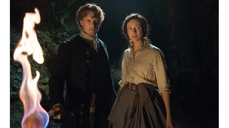 Caitriona Balfe y Sam Heughan en Outlander