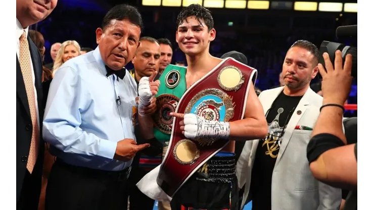 Ryan García con el título de campeón