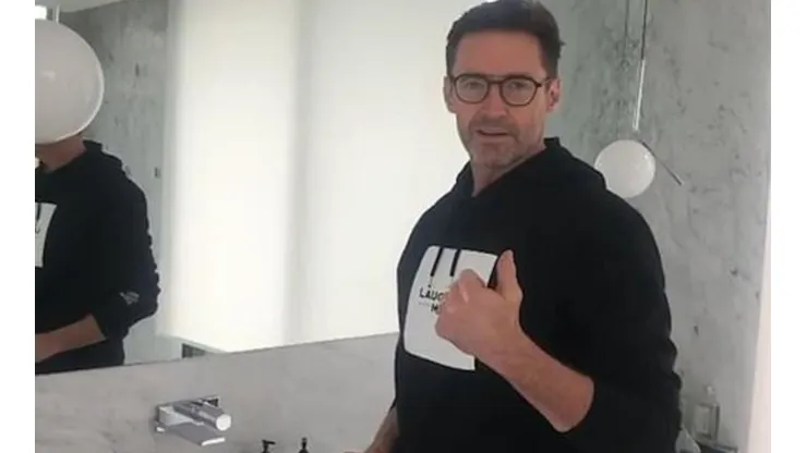 Hugh Jackman enseña cómo lavarse las manos para prevenir el Coronavirus