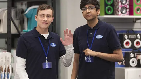 Keir y Nick en Atypical