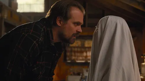 David Harbour y Millie Bobby Brown en Stranger Things