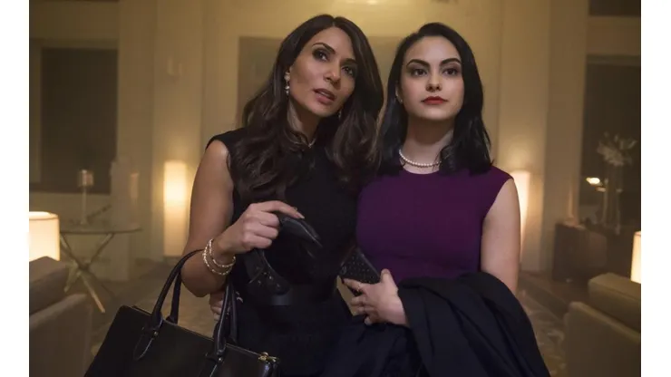 Camila Mendes y Marisol Nichols
