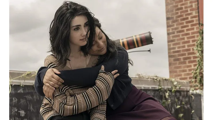 Aliyah Royale y Alexa Mansour en "World Beyond"