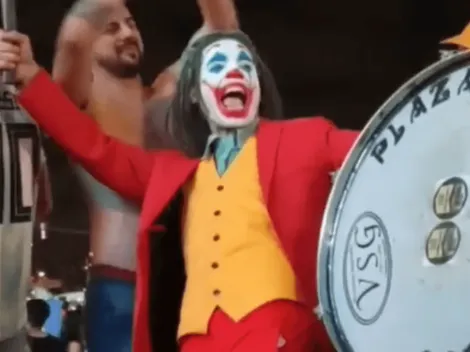 Video: el Joker de Argentina, después de votar, se fue a festejar con el bombo al Obelisco