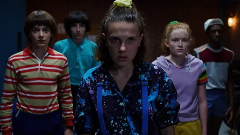 Millie Bobby Brown y parte del elenco de Stranger Things
