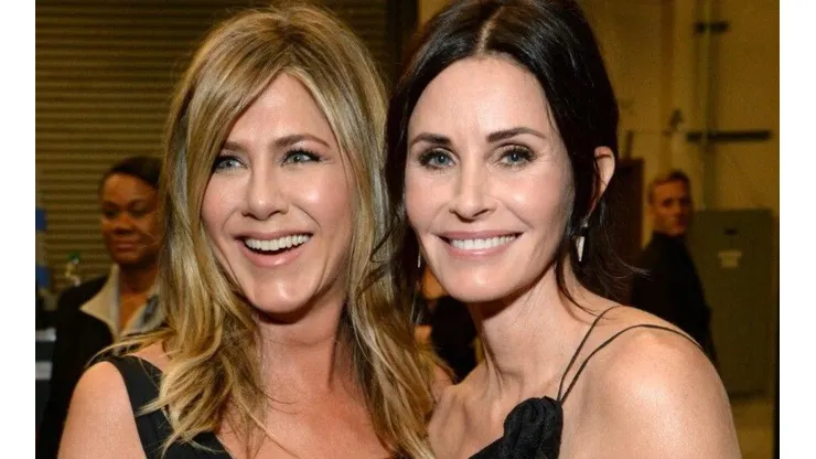 Jennifer Aniston y Cortney Cox en un evento