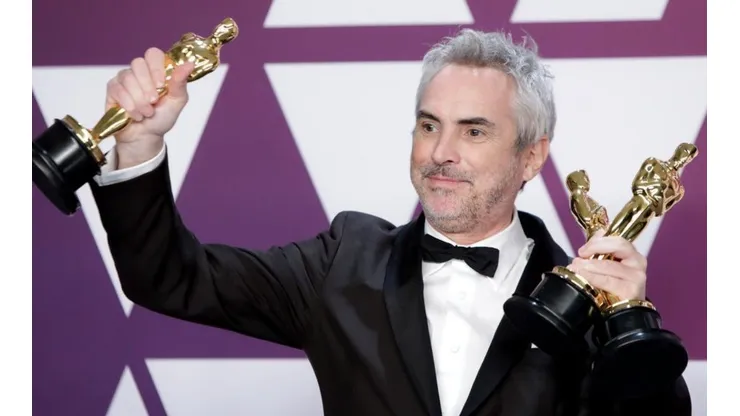 Alfonso Cuaron con 3 de sus Premios Oscars