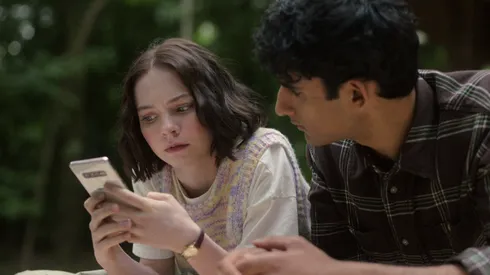 La serie está protagonizada por Emma Myers.