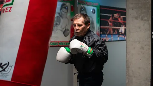 La serie sigue a Julio César Chávez y a su familia.