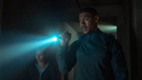 Aaron Pierre y AnaSophia Robb protagonizan la película de Netflix.