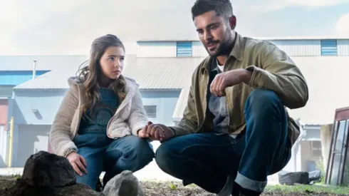 ‘Llamas de venganza’ en Netflix es protagonizada por Zac Efron y Ryan Kiera Armstrong