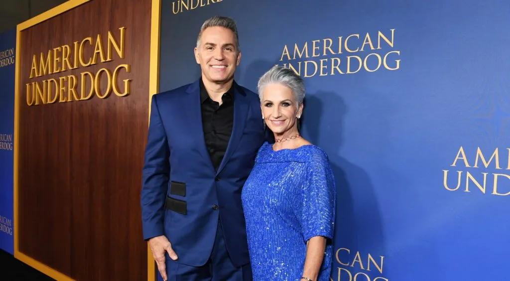 Kurt Warner y Brenda Warner en la Premier de “American Underdog”
