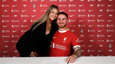 Ailen Cova junto a Alexis Mac Allister