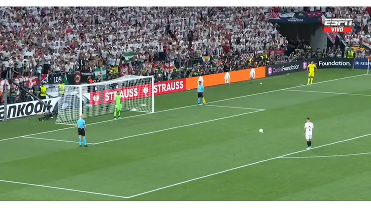 Nuevo penal decisivo para Gonzalo Montiel.
