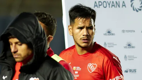 SAN JUAN, ARGENTINA - MAY 31: Sergio Barreto (R) of Independiente looks on after losing a semifinal match of Copa de la Liga Profesional 2021 between Colon and Independiente at San Juan del Bicentenario Stadium on May 31, 2021 in San Juan, Argentina. (Photo by Alexis Lloret/Getty Images)