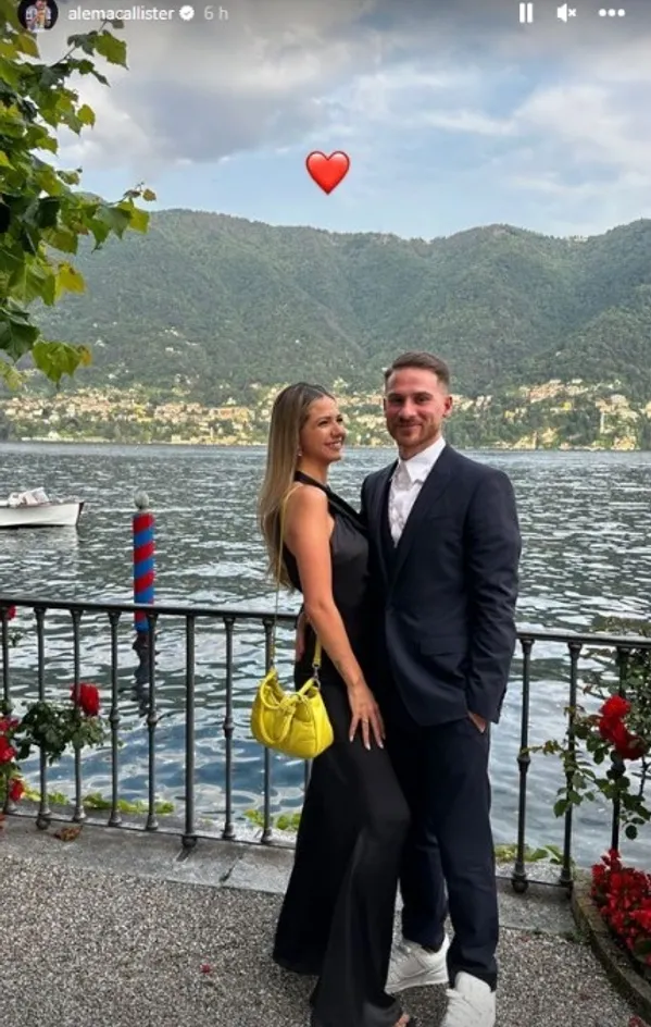 Alexis Mac Allister junto a Ailén Cova en el casamiento de Lautaro Martínez. @Alemacallister