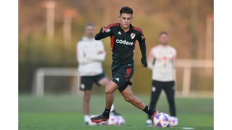 Claudio Echeverri en el entrenamiento de River.