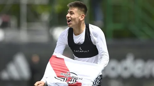 Claudio Echeverri y un posible debut esta noche en Liniers.