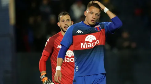 Mateo Retegui no pudo hacer demasiado en el primer tiempo.