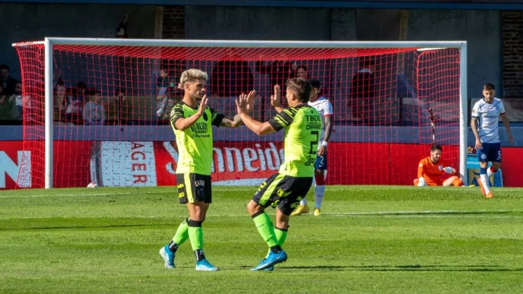 Celebración del gol de Barracas Central (@barracascentral)