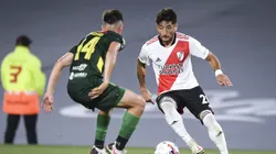 BUENOS AIRES, ARGENTINA - DECEMBER 05: Milton Casco of River Plate fights for the ball with Nicolás Tripichio of Defensa y Justicoa during a match between River Plate and Defensa y Justicia as part of Torneo Liga Profesional 2021 at Estadio Monumental Antonio Vespucio Liberti on December 5, 2021 in Buenos Aires, Argentina. (Photo by Marcelo Endelli/Getty Images)