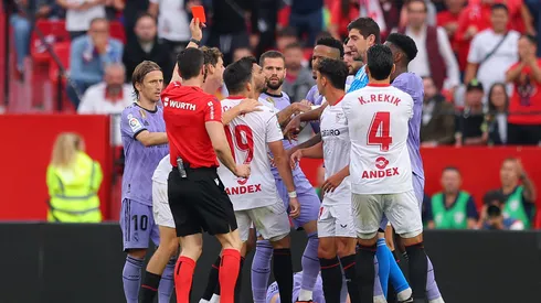 ¡Sin pelos en la lengua! El Huevo Acuña se enojó tras su expulsión ante Real Madrid