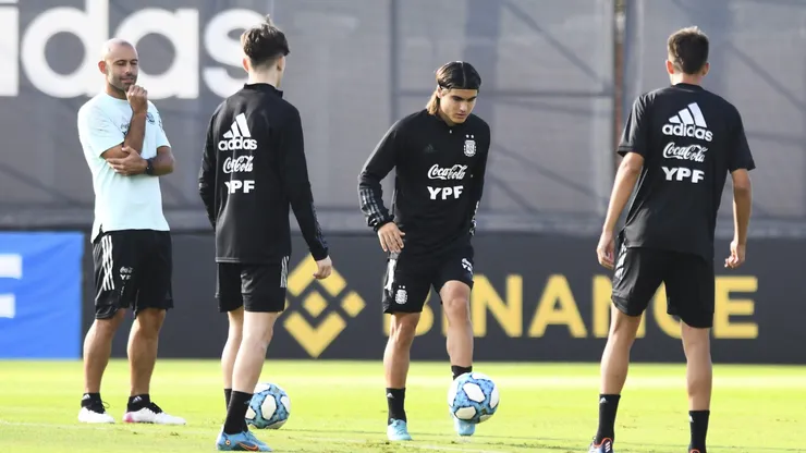 El equipo de Mascherano se enfrenta ante Nueva Zelanda.