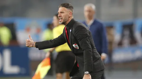 Martín Demichelis dando indicaciones.