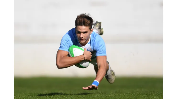 Marcos Moneta y una imagen habitual: el vuelo rasante hacia el try