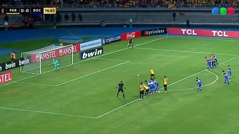 El penal atajado por Sergio Romero.