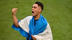 MILAN, ITALY - MAY 23: Lautaro Martinez of FC Internazionale celebrates with the Serie A trophy after the Serie A match between FC Internazionale Milano and Udinese Calcio at Stadio Giuseppe Meazza on May 23, 2021 in Milan, Italy. Sporting stadiums around Italy remain under strict restrictions due to the Coronavirus Pandemic as Government social distancing laws prohibit fans inside venues resulting in games being played behind closed doors (Photo by Mattia Ozbot/Getty Images)