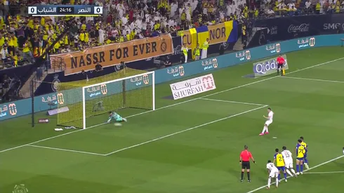 El primer penal en contra para Rossi en Al Nassr