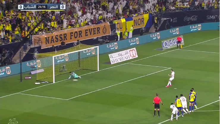 El primer penal en contra para Rossi en Al Nassr
