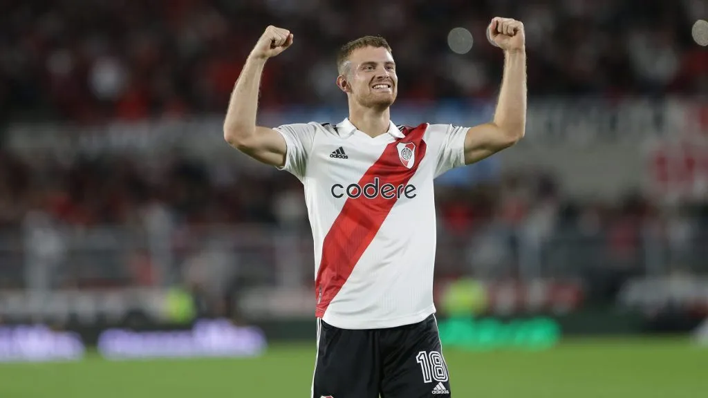 Lucas Beltrán celebrando un gol con la camiseta de River.