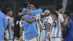 AMDEP1350. SANTIAGO DEL ESTERO (ARGENTINA), 20/05/2023.- Jugadores de Argentina celebran hoy, al final de un partido del grupo A de la Copa Mundial de Fútbol sub-20 entre Argentina y Uzbekistán en el estadio Único de Ciudades en Santiago del Estero (Argentina). EFE/ Juan Ignacio Roncoroni