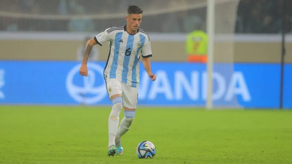 Valentín Gómez con la camiseta de la Selección Argentina.