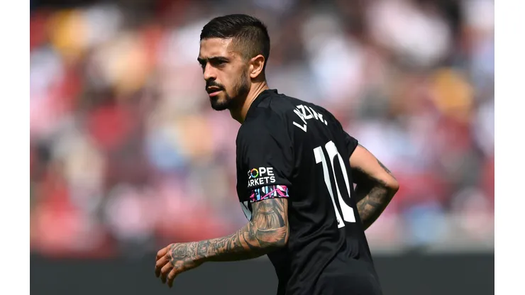 Manuel Lanzini con los colores de West Ham United.
