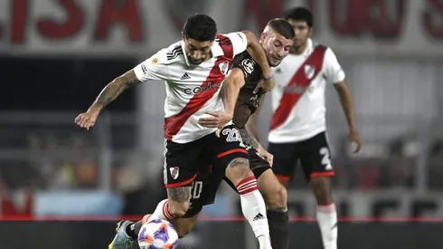 Milton Casco en acción contra Platense.