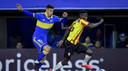 BUENOS AIRES, ARGENTINA - APRIL 18: Martin Payero of Boca Juniors competes for the ball with Edison Restrepo of Deportivo Pereira during a Copa CONMEBOL Libertadores 2023 group F match between Boca Juniors and Deportivo Pereira at Estadio Alberto J. Armando on April 18, 2023 in Buenos Aires, Argentina. (Photo by Marcelo Endelli/Getty Images)