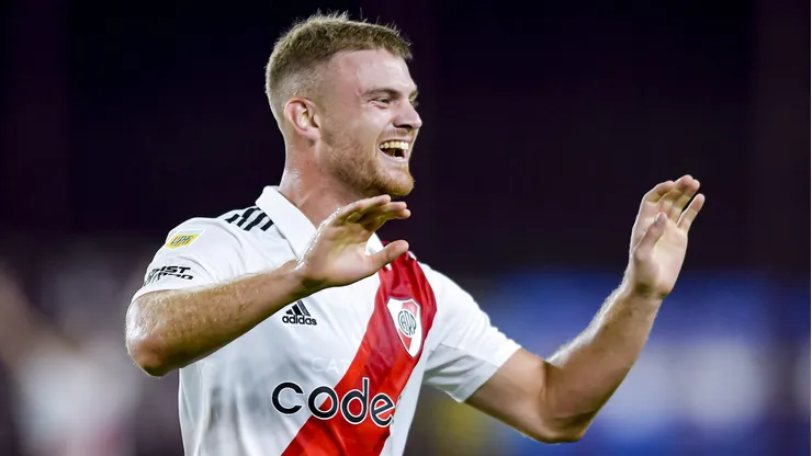 LANUS, ARGENTINA - MARCH 04: Lucas Beltran of River Plate celebrates after scoring the second goal of the team during a match between Lanus and River Plate as part of Liga Profesional 2023 at Estadio Ciudad de Lanus (La Fortaleza) on March 4, 2023 in Lanus, Argentina. (Photo by Marcelo Endelli/Getty Images)