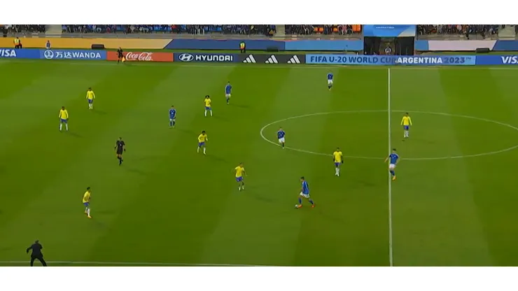 Italia tocándole la pelota a Brasil.