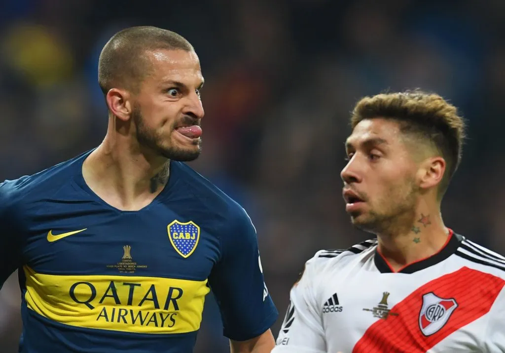 El festejo de Benedetto a Gonzalo Montiel, el motivo de discusión con Santiago. (Foto: Getty Images)