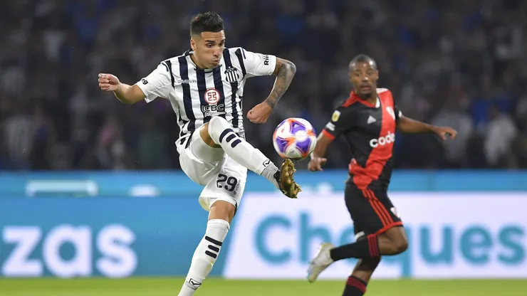 Justo en el puesto que quiere reforzar: un titular indiscutido de Talleres fue ofrecido a River