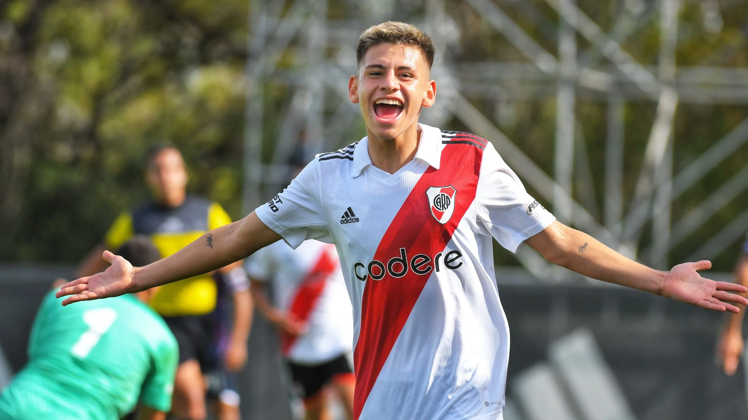 Echeverri en su último partido con la reserva. (Twitter: @Riverplate)